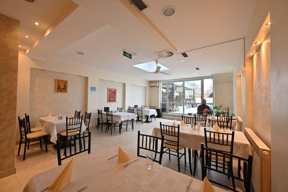 Hotel Tiski Cvet Novi Becej ภายนอก รูปภาพ