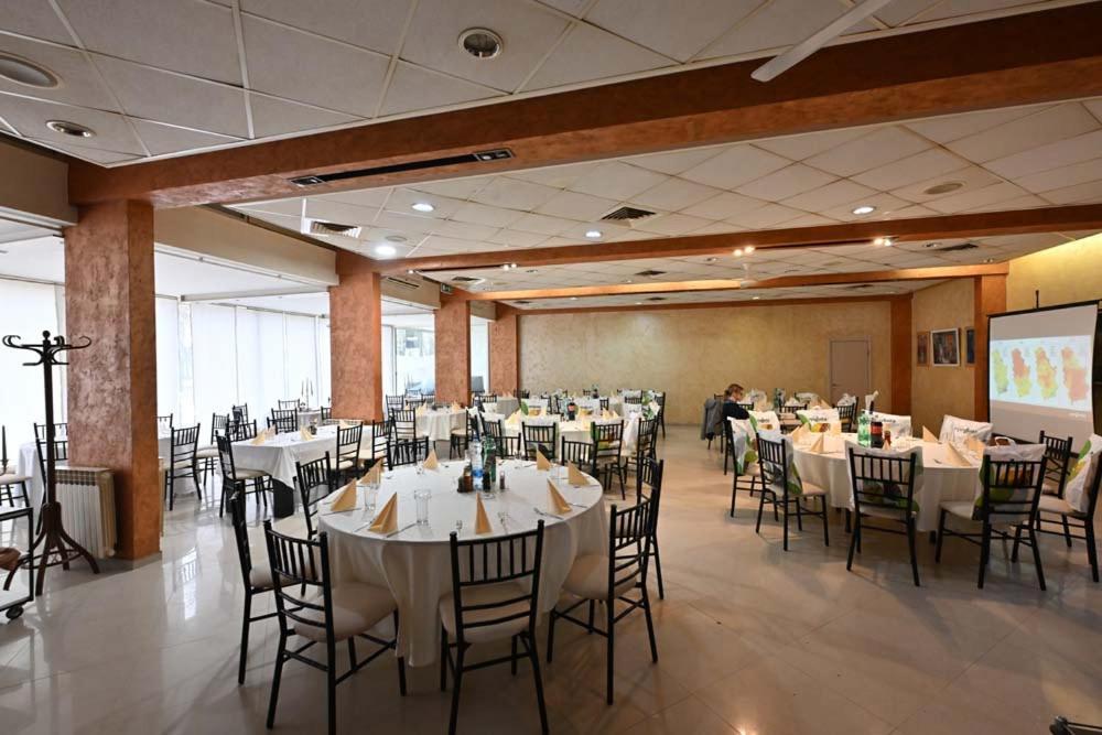 Hotel Tiski Cvet Novi Becej ภายนอก รูปภาพ