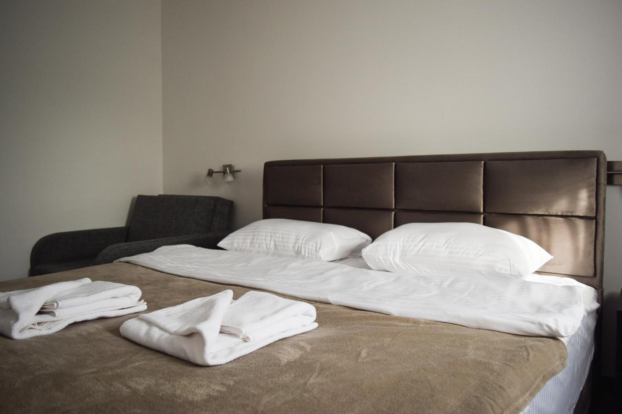 Hotel Tiski Cvet Novi Becej ภายนอก รูปภาพ