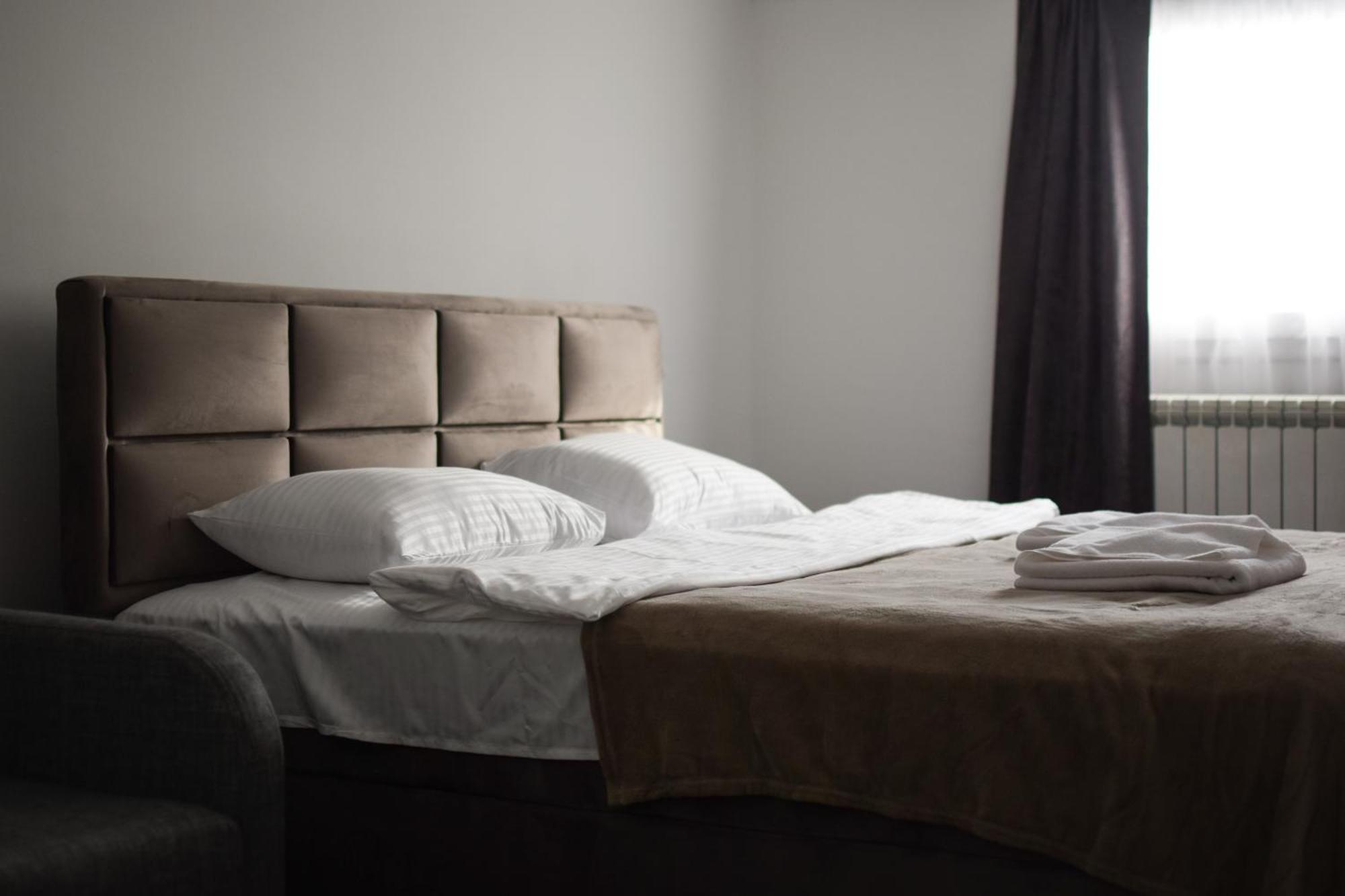 Hotel Tiski Cvet Novi Becej ภายนอก รูปภาพ