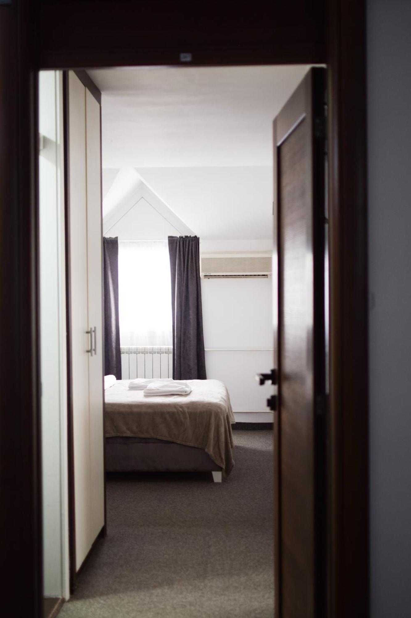 Hotel Tiski Cvet Novi Becej ภายนอก รูปภาพ